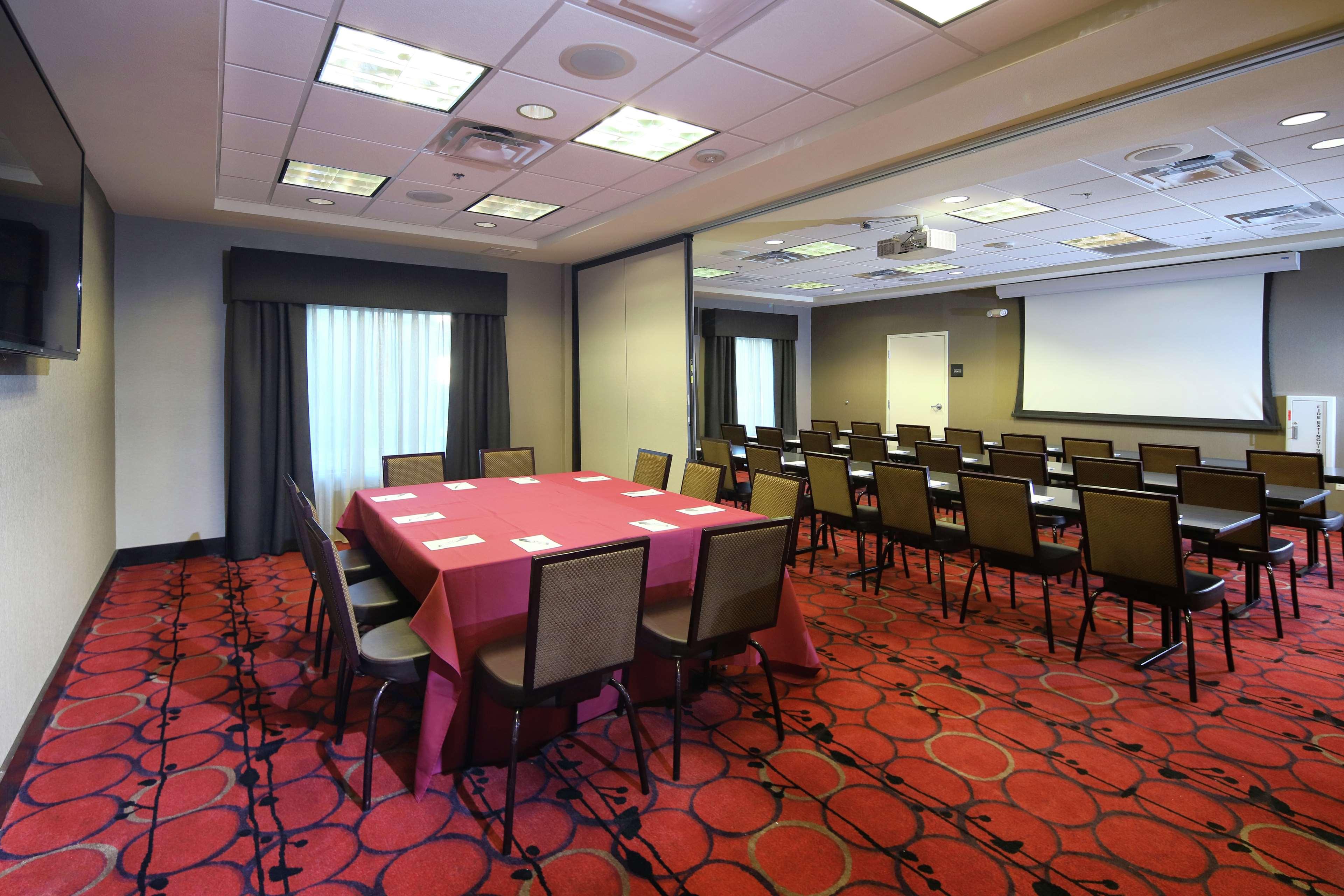 Hampton Inn & Suites Phoenix/Tempe Business photo